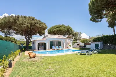 Image de Villa Moura by HelloVacations