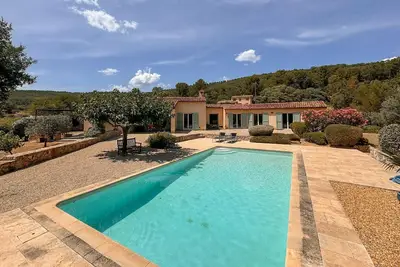 Image de Maison confortable à Salernes avec WiFi