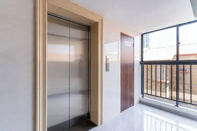 Image de Cozy apartment in enchanting Nairobi with WiFi, swimming pool and fitness room.