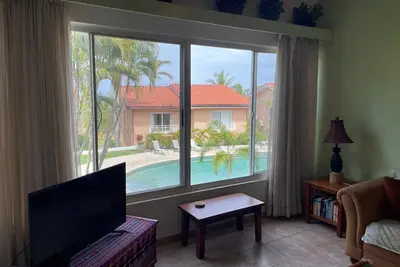 Charming 1 Bedroom Haven Steps Away from Langosta Beach