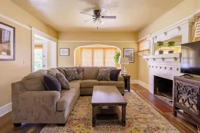 Heart of Hawthorne! Newly Remodeled, 99 Walk Score