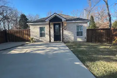 Image de Cozy 3-bedroom house with Ac and WiFi in awesome Log Cabin