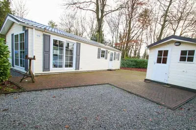 Image de Located on a Family-Friendly park