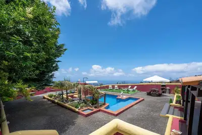 Image de Avec piscine et barbecue - Villa Roque