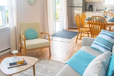 Image de Waterfront Cottage beach access