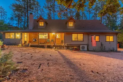 Image de Spacious 8-Bedroom Cabin Getaway in Pine