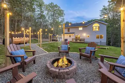 Image de Hot Tub | Sauna | Arcade | Fire Pit | Lake & Pool