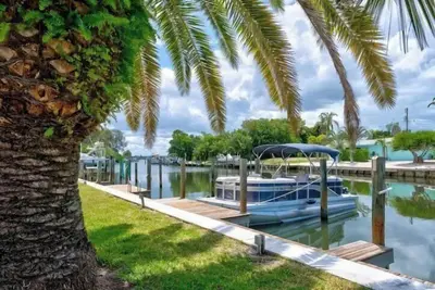 Image de 10125 Coral Coconut Cay - Condominium 2 Bedroom / 2 1/2Bath waterfront, . . .