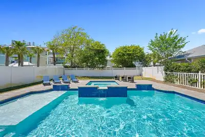 Image de Tangled in Blue - Pet-Friendly Vacation Rental Near the Beach with Private Pool
