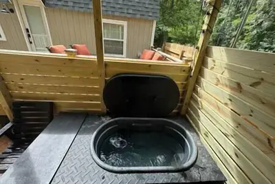 Image de Serene Tiny Home Oasis: Sauna & Cold Plunge