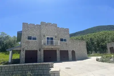 Image de Mesa Cottage: 1 minute drive-Powder Horn Ski Resort  \n3 Queen size beds-Sleeps 6