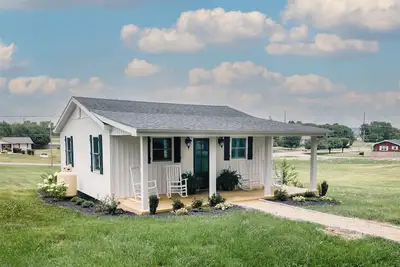 Image de The Little White Cottage - Tusculum, Tn 2 bed, 1 bath home