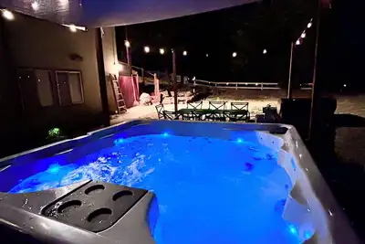 Image de Cozy cabin steps from downtown Julian with hot tub & Bbq!