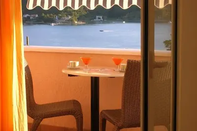 Image de Appartement d'une chambre avec le balcon et la vue sur le mer Supetarska Draga - Gornja, Rab (A-13645-c)