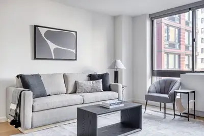 Serene Uws 1br w/ Gym & Doorman, walk to Central Park, by Blueground