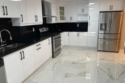 Image de White House - 4 Bedroom Home