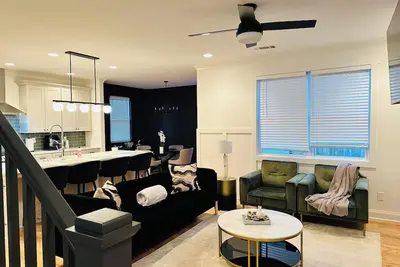 Image de Urban Elegance 3br/3ba in Grove Park, Atl – Luxe stay near dining & attractions!