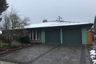 Image de 30+ days No pets non-smoking one level  Nw Corvallis home with Ac, WiFi, , garage