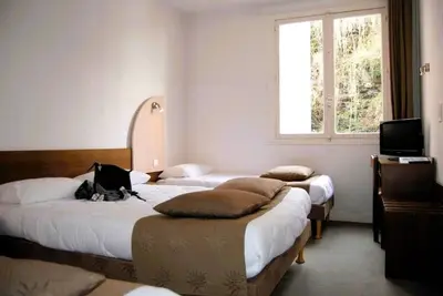 Image de Serene Family Suite with Ample Space & Balcony - Free Parking