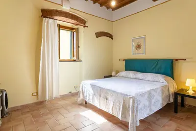 Image de Colorful 60 sqm apartment, ideal for 4 people, located on the ground floor of a building with independent entrance (one step to access it). The property is located a few steps from the Villa Mimbelli Park, the suggestive Terrazza Mascagni and the Viale I