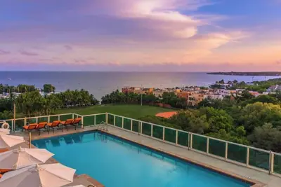 Image de Mvr-Modern Touches, Coconut Grove Warmth