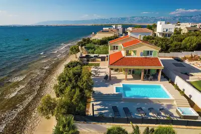 Image de Strandvilla mit Beheiztem Pool, Whirlpool, Fantastischer Aussicht