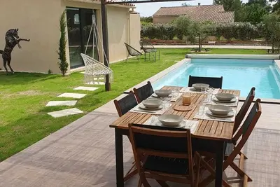 Image de La Villa Sable En Provence, classée 4*. \nPiscine chauffée.