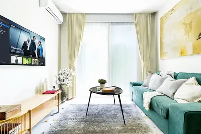Image de Exclusive Sofia Duplex: Luxury Comfort, Fast WiFi, Qled TVs, Memory Foam Beds