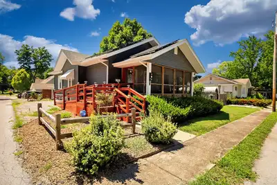Weekly\/Monthly Rental in Walkable Downtown Marion