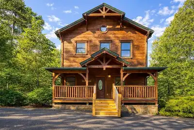 Image de Mountain Charm- Hot Tub, Game Room, Theater Room, free Attraction Tickets! ! !