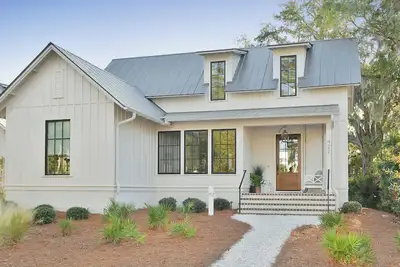 Image de Montage 4br, Detached Carriage House w\/Porch, Grill, Moreland Village Home 5737