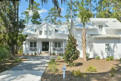 Image de Montage 4br, Carriage House, outdoor marsh view, Moreland Village Home 5504