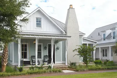 Image de Montage 3br, nearby walking & biking trails, Deluxe Moreland Village Home 5587