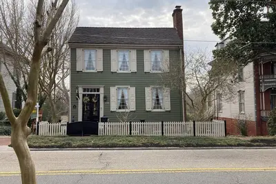 Colonial Smithfield Apartment- close to Williamsburg, Va beach, & more