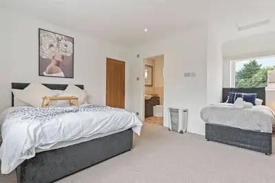 Image de Charming House • Sleeps 9 • Pool Table • Large Garden • Driveway Parking