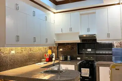 Modern 2 Br House -10min to Beach and Mountain\n