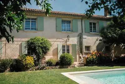 Image de Grande Bâtisse provençale familiale aux portes d'Avignon, calme et sérénité!