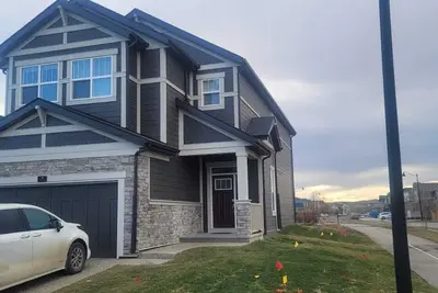 Image de A Cozy home away from home at South East Calgary