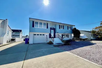 Image de Waterfront Lagoon Home with Private Dock and Ramp