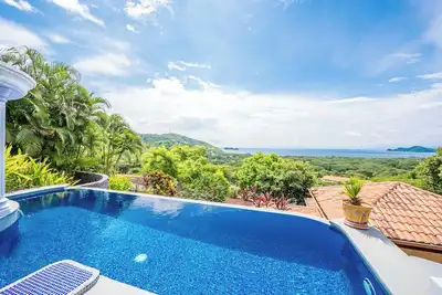 Image de New! Elegant Ocean View Home with Private Pool & Bbq in Hermosa Heights