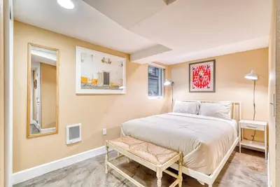 Image de Private Underground Getaway - 92 WalkScore