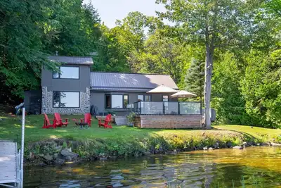 Image de Calabogie Lake Cottage, walking distance to ski hill
