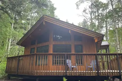 Image de Crowsnest Rover Chalet - Grizzly