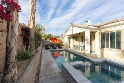 Image de Remodeled 4-bedroom home w/ private pool & spa available for 30+ day rentals