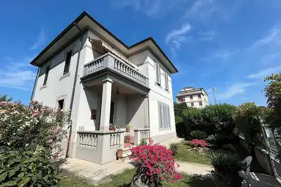 Image de Independent Apartment In Art Nouveau Villa