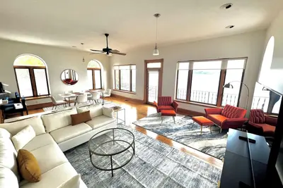 Image de 3rd Floor-2 Bed Condo with Stunning Views