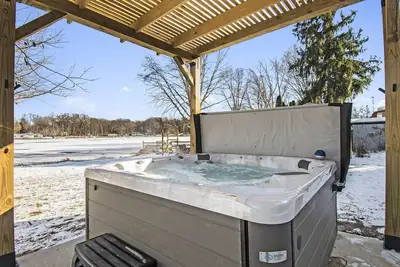 Image de Lakefront, Hot Tub, Game Room Sapphire Shores