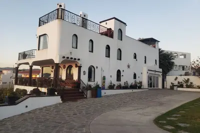 Image de Casa Luna - Large Oceanfront Villa - sleeps 20+ pool, jacuzzi, beachfront & bbq