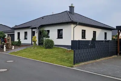 Image de Wohlfühlbungalow mit Eingezäunten Garten in Ruhiger Umgebung