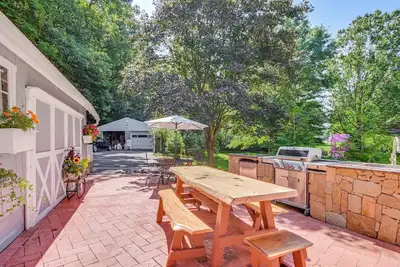 Image de Creekside Milford Studio w/ Gas Grill + Mtn Views!